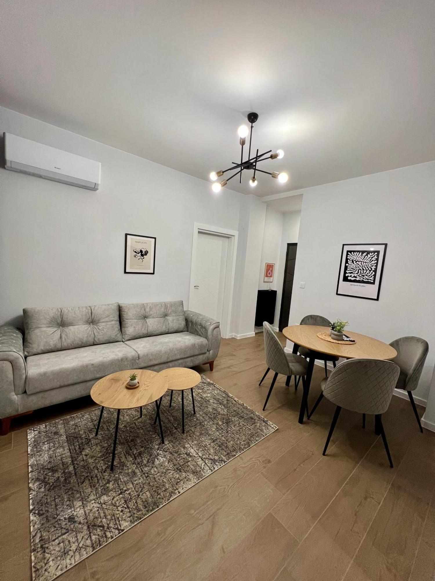 Vanquish Central Apartment Варна Екстер'єр фото